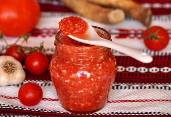 pomidory-s-chesnokom