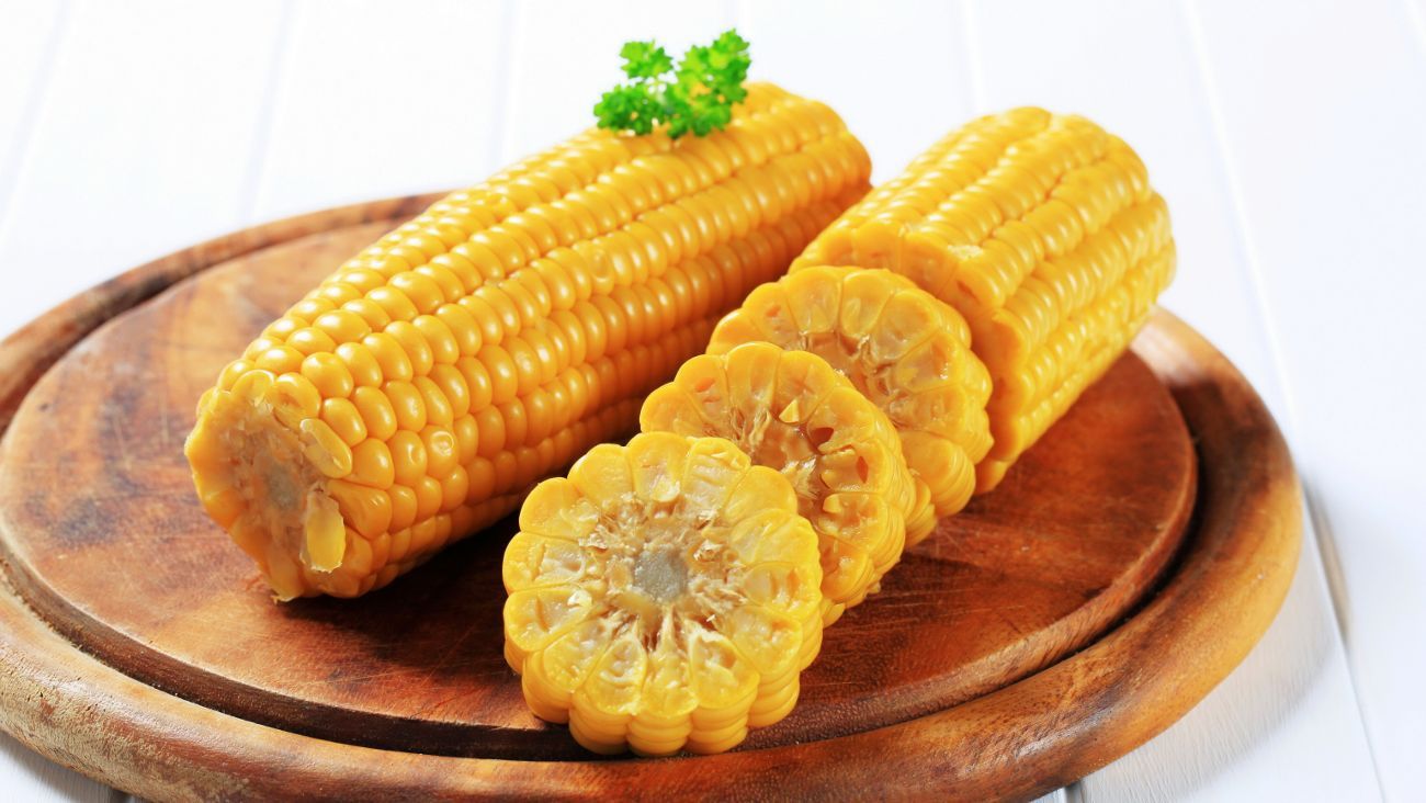 Картинки по запросу Полезная и вкусная кукуруза — как правильно варить, запекать и замораживать?